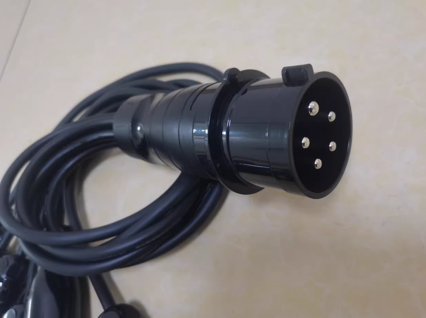 63A to 16A 6-Way Waterproof Power Splitter Cable (1M) 3